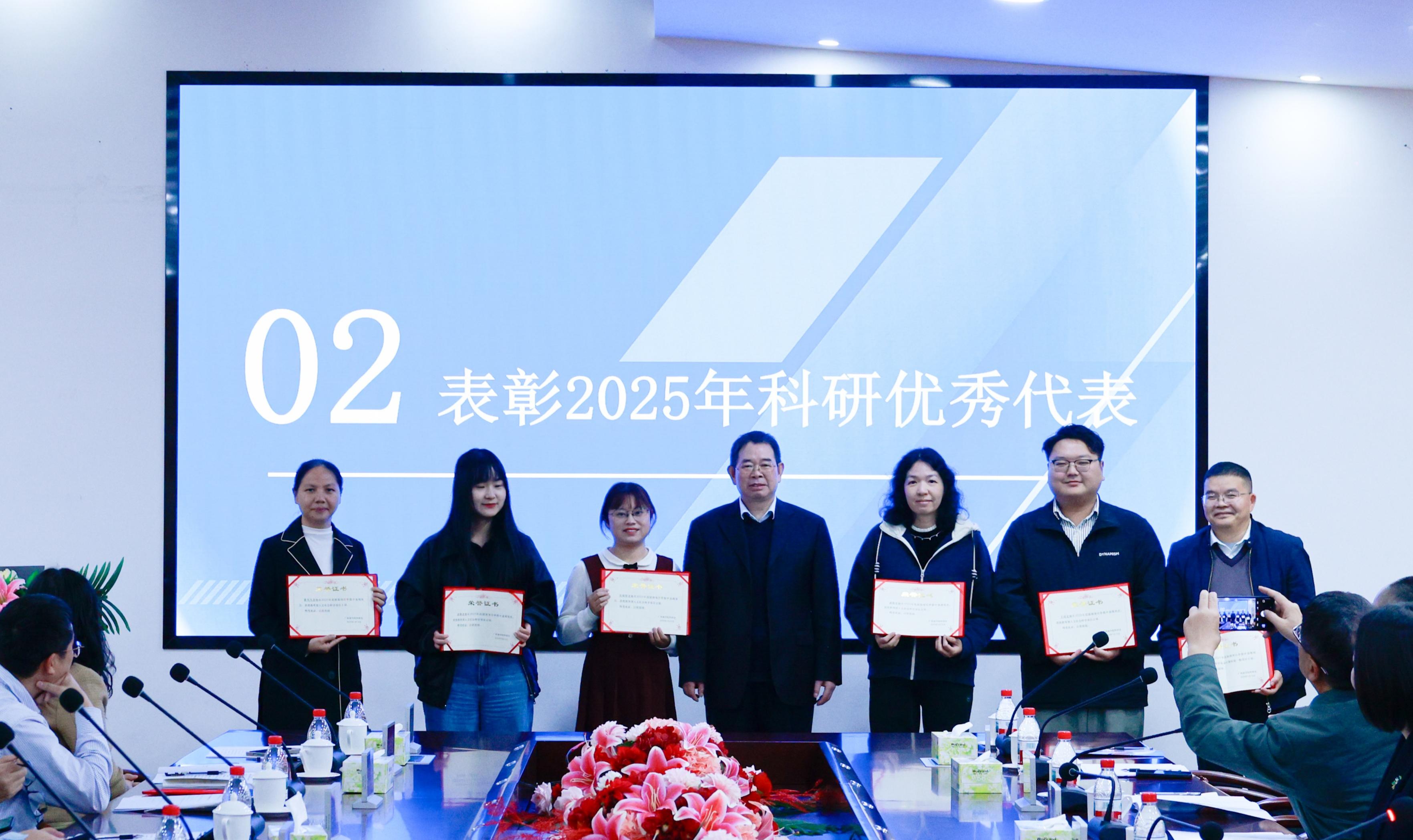 颁奖图2.jpg
